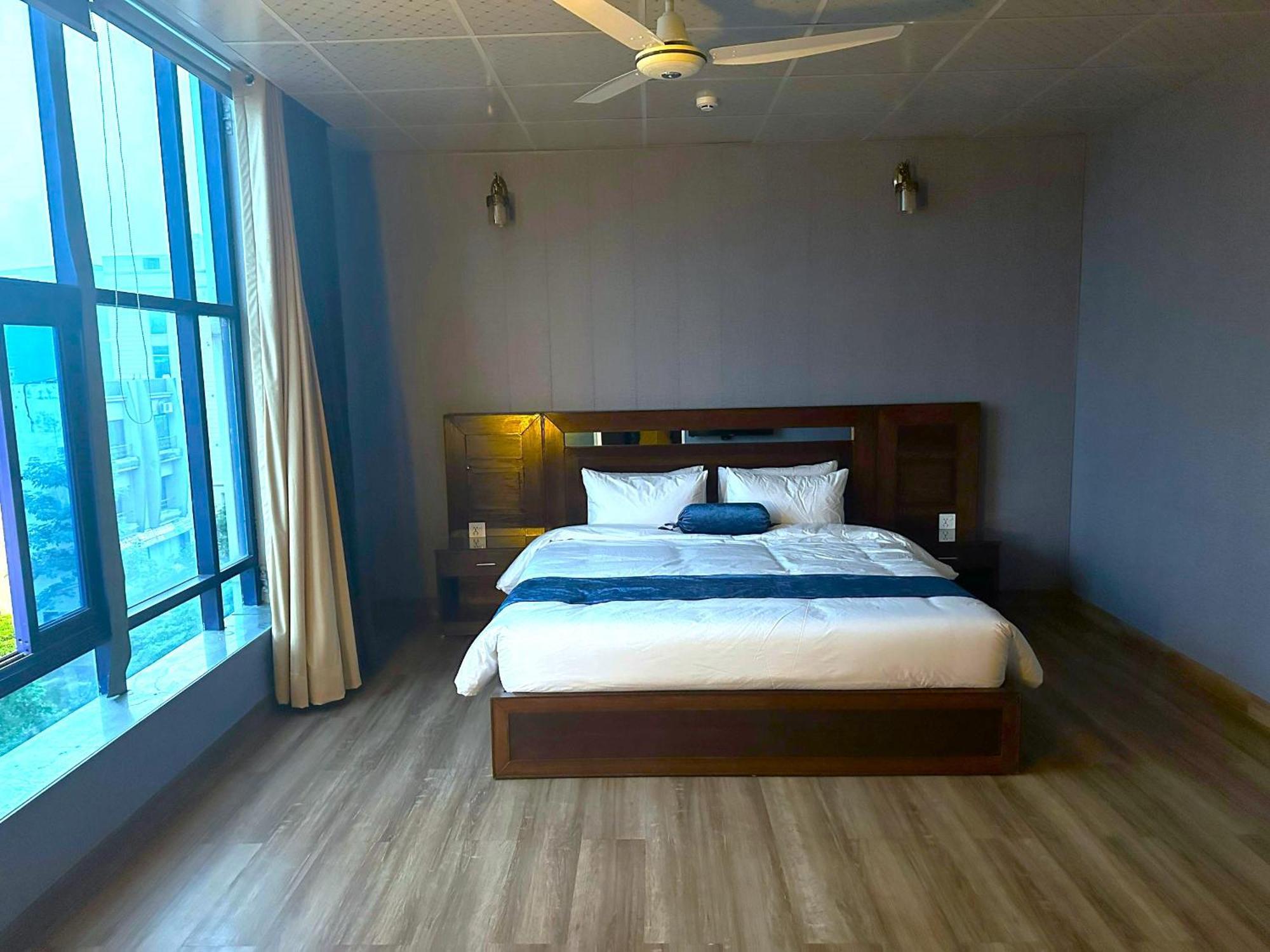 Luxury Apartment In Dha Phase 8, Near Allama Iqbal International Airport Lahore Eksteriør bilde