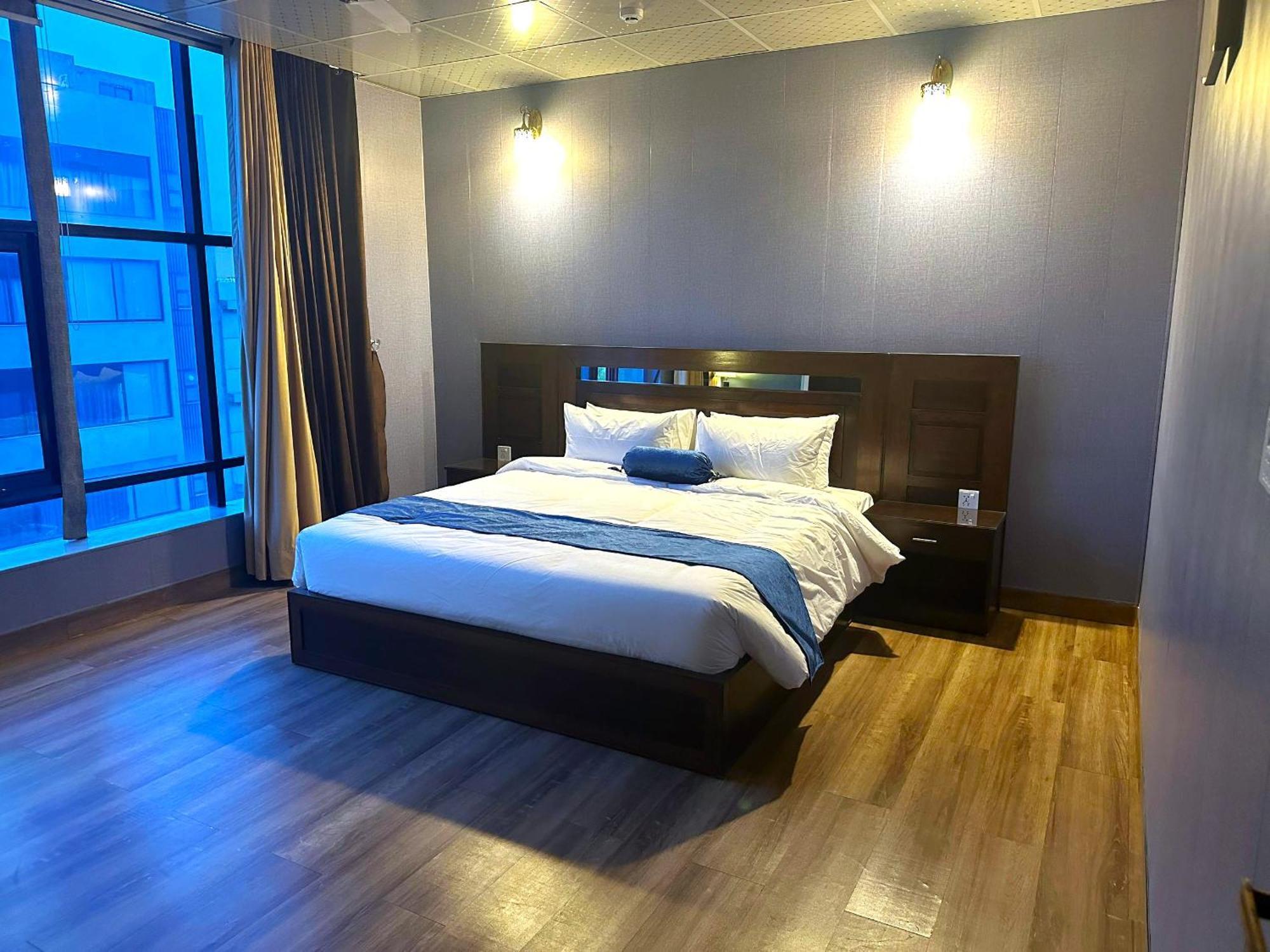 Luxury Apartment In Dha Phase 8, Near Allama Iqbal International Airport Lahore Eksteriør bilde