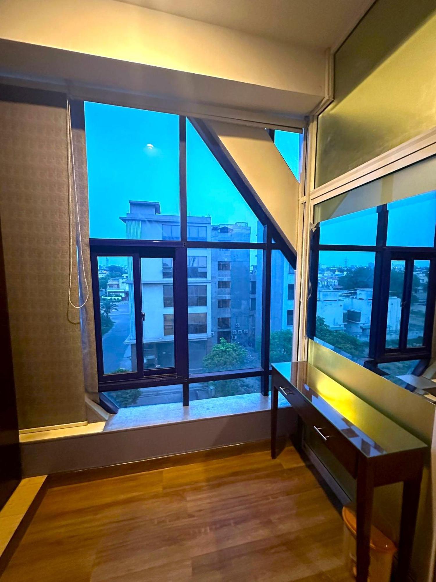 Luxury Apartment In Dha Phase 8, Near Allama Iqbal International Airport Lahore Eksteriør bilde