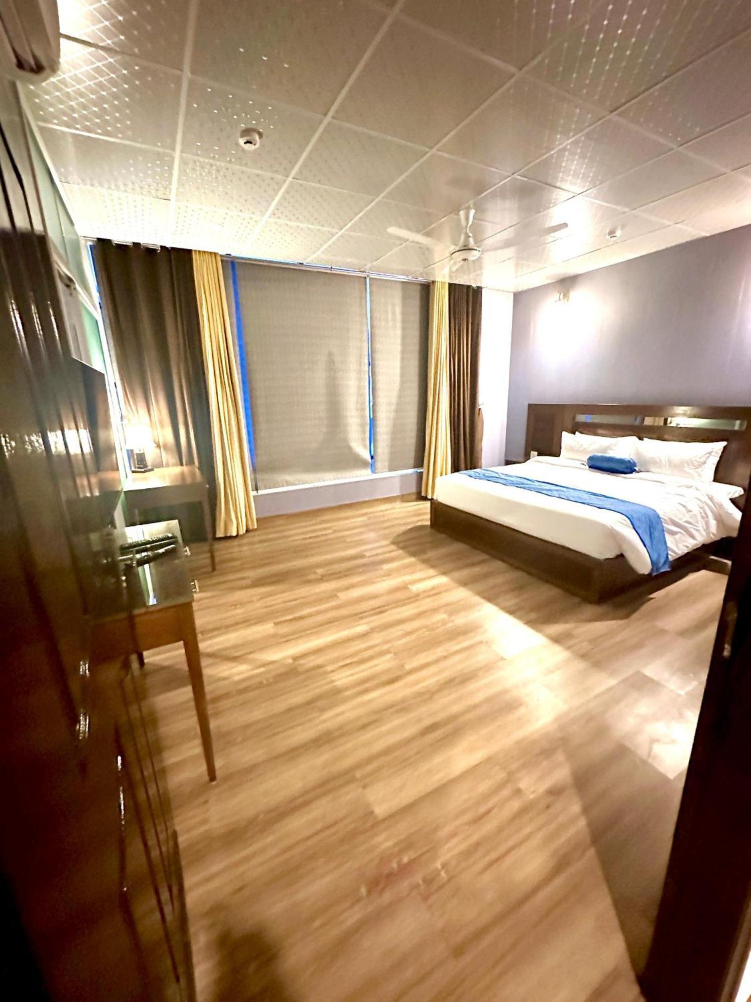 Luxury Apartment In Dha Phase 8, Near Allama Iqbal International Airport Lahore Eksteriør bilde